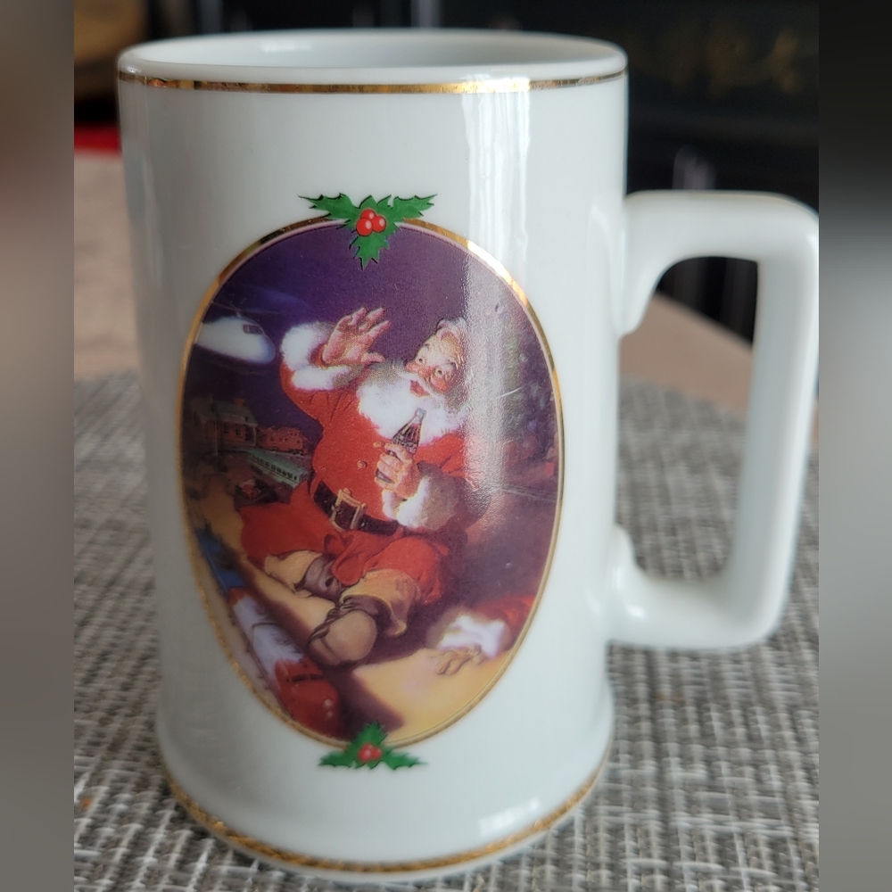 Vintage Coca-Cola Santa Claus Mug "Season's Greetings" (1996)